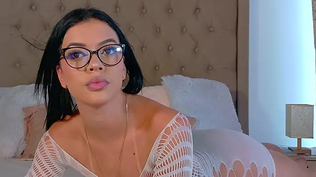 GeorginaHills online show from December 14, 8:14 pm