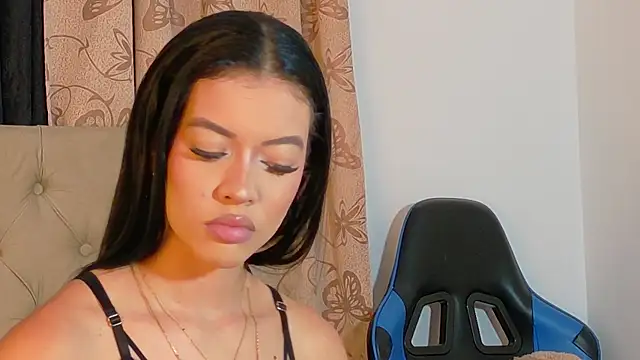 GeorginaHills online show from November 3, 9:18 pm