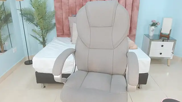 sussy leon online show from November 20, 3:51 am