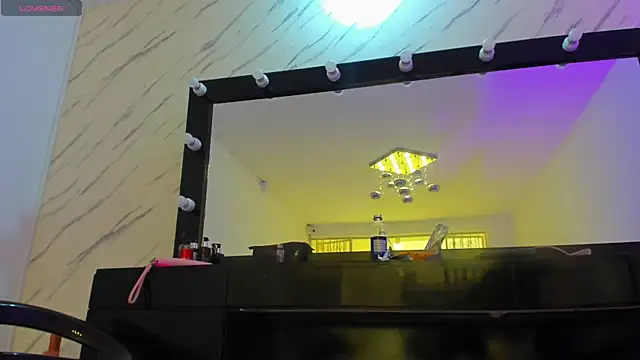 ElisabethMassey online show from January 9, 3:30 pm