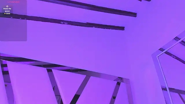 ElisabethMassey online show from April 4, 1:06 pm