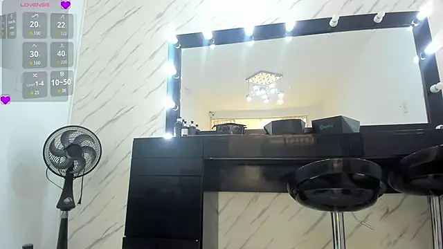 ElisabethMassey online show from October 23, 4:49 pm