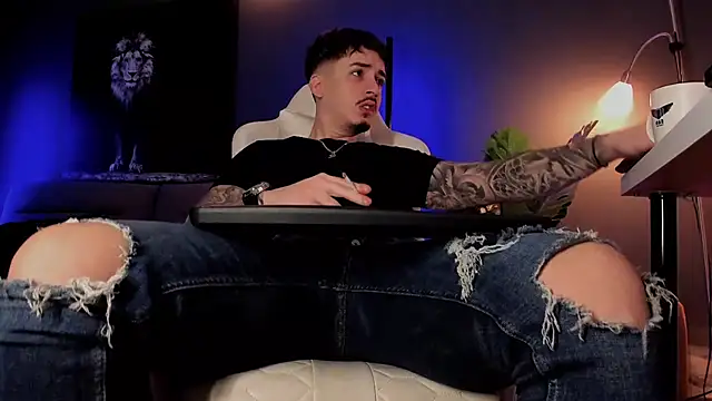 Snapshot of uptomatty chatting on February 18, 7:06 am uptomatty online show from February 18, 7:06 am