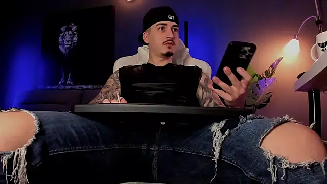 Snapshot of uptomatty chatting on February 23, 7:42 am uptomatty online show from February 23, 7:42 am