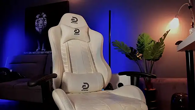 Snapshot of uptomatty chatting on February 7, 9:01 pm uptomatty online show from February 7, 9:01 pm