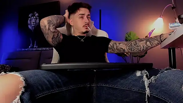 Snapshot of uptomatty chatting on February 13, 7:52 am uptomatty online show from February 13, 7:52 am