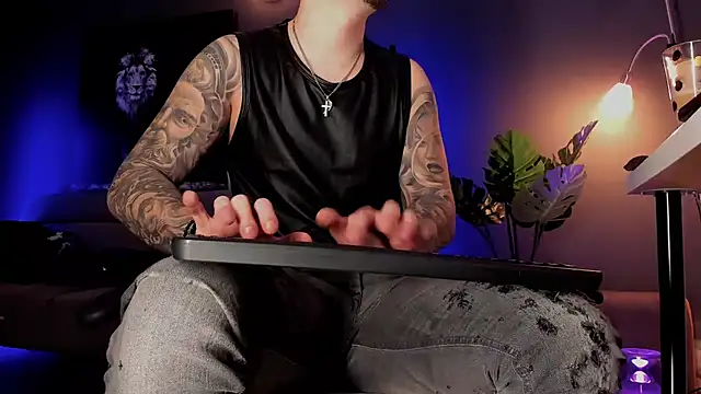 Snapshot of uptomatty chatting on February 28, 7:41 am uptomatty online show from February 28, 7:41 am