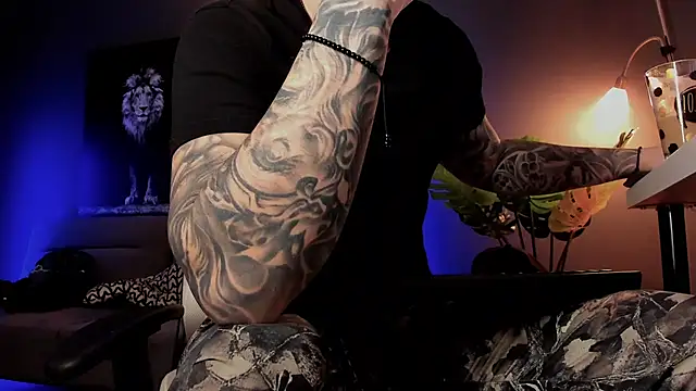 Snapshot of uptomatty chatting on February 5, 7:48 am uptomatty online show from February 5, 7:48 am