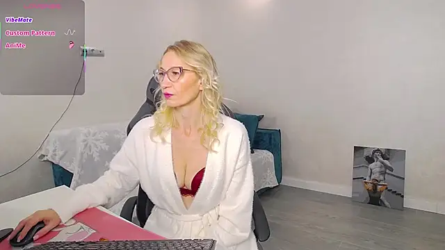 Snapshot of Sofia_Soul chatting on September 30, 6:36 pm Sofia Soul online show from September 30, 6:36 pm