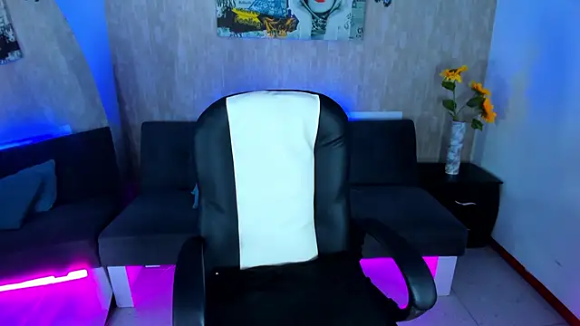 Snapshot of nova_sex01 chatting on February 17, 4:43 am nova sex01 online show from February 17, 4:43 am