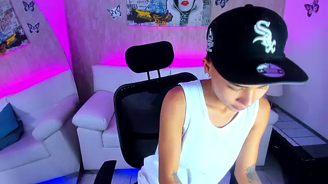 Snapshot of nova_sex01 chatting on February 5, 5:25 am nova sex01 online show from February 5, 5:25 am