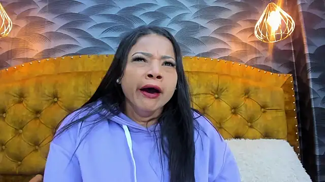 NahomiFireSex online show from December 18, 7:24 am