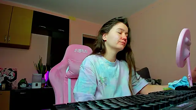 Snapshot of ameli_moon chatting on December 3, 11:31 am ameli moon online show from December 3, 11:31 am