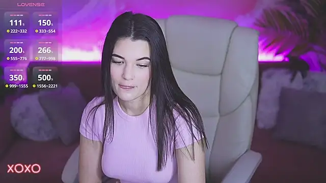 YourLolaBunny online show from December 19, 2:30 pm