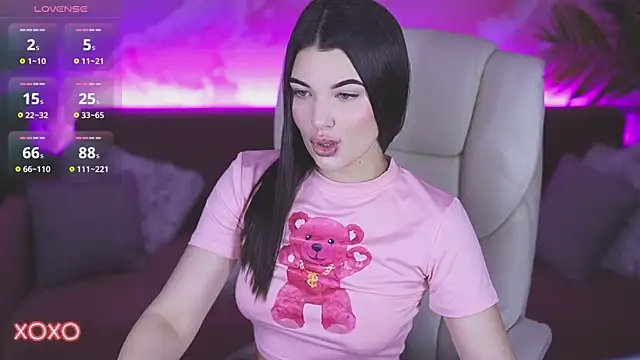 YourLolaBunny online show from December 17, 8:03 pm