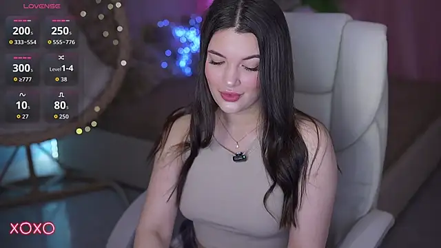 YourLolaBunny online show from April 10, 6:20 am