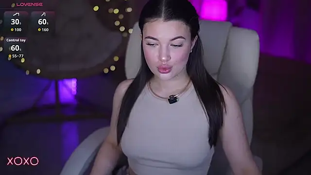 YourLolaBunny online show from March 19, 8:09 pm