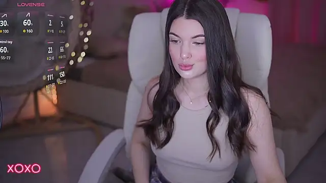 YourLolaBunny online show from April 26, 6:43 am
