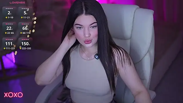 YourLolaBunny online show from April 23, 6:53 pm