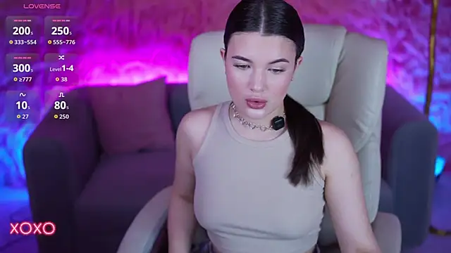 YourLolaBunny online show from March 29, 6:26 am