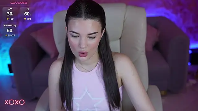 YourLolaBunny online show from May 31, 6:08 am