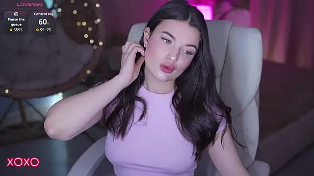 YourLolaBunny online show from March 8, 7:00 am