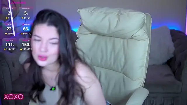 YourLolaBunny online show from April 5, 6:31 am