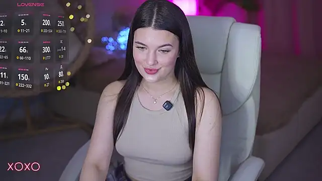 YourLolaBunny online show from April 13, 1:15 pm