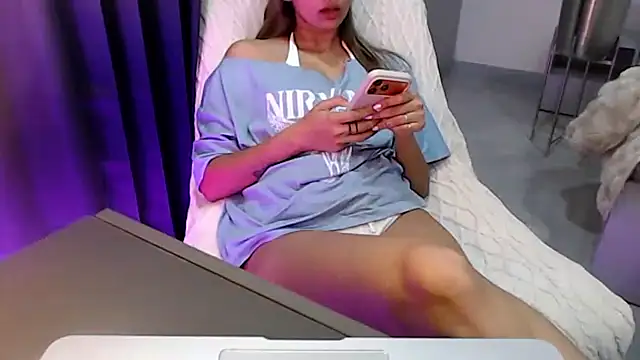 Snapshot of trippy_tina chatting on July 10, 6:19 pm trippy tina online show from July 10, 6:19 pm