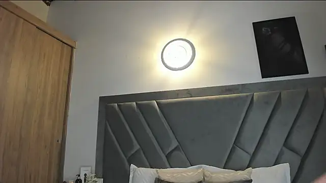 brenda nova18 online show from September 17, 9:17 pm