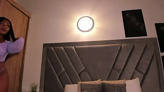 brenda nova18 online show from February 3, 9:20 pm