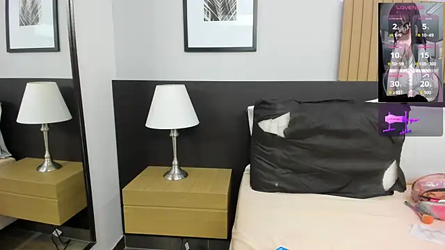 Snapshot of zoi_jazmin chatting on December 21, 4:14 am zoi jazmin online show from December 21, 4:14 am