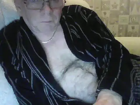 Snapshot of gibbo62 chatting on January 3, 2:43 am gibbo62 online show from January 3, 2:43 am