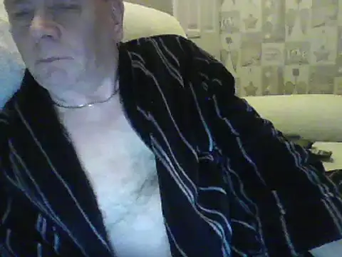 Snapshot of gibbo62 chatting on January 5, 2:27 am gibbo62 online show from January 5, 2:27 am