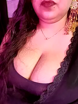 Suhanakhan00 online show from May 17, 8:20 pm