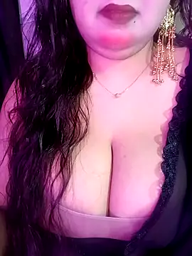 Suhanakhan00 online show from May 18, 11:04 am