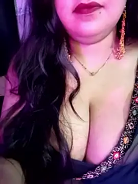 Suhanakhan00 online show from May 4, 9:45 am