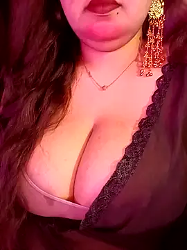 Suhanakhan00 online show from May 21, 5:43 pm