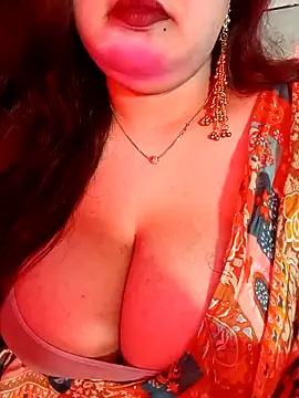 Suhanakhan00 online show from May 30, 6:13 pm