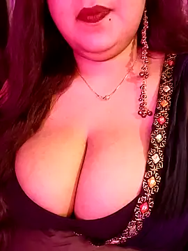 Suhanakhan00 online show from May 1, 5:29 pm