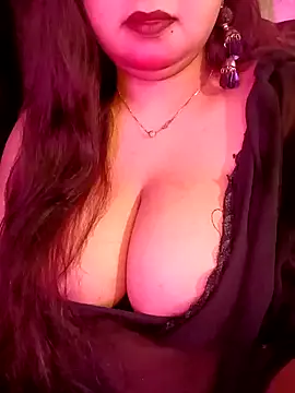 Suhanakhan00 online show from April 2, 8:48 pm