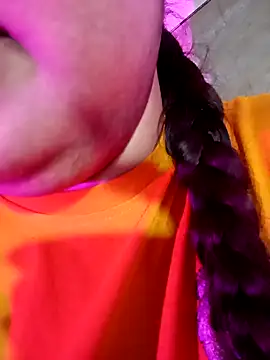 Suhanakhan00 online show from May 17, 8:03 am