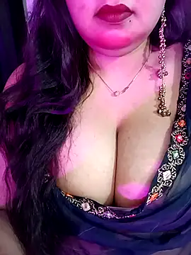 Suhanakhan00 online show from April 25, 7:55 am