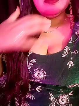 Suhanakhan00 online show from April 10, 8:10 am