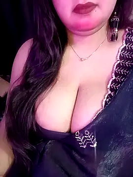 Suhanakhan00 online show from April 17, 8:06 am