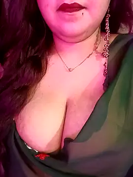Suhanakhan00 online show from May 2, 8:08 am