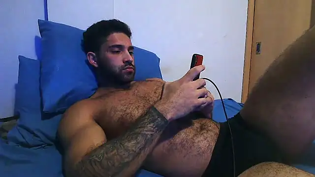 Snapshot of macho_fit chatting on May 1, 3:33 am macho fit online show from May 1, 3:33 am