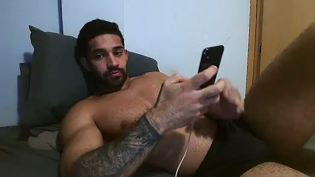 Snapshot of macho_fit chatting on May 17, 12:21 am macho fit online show from May 17, 12:21 am