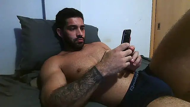 Snapshot of macho_fit chatting on May 18, 1:50 am macho fit online show from May 18, 1:50 am