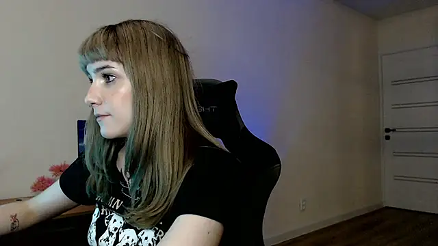 Snapshot of Princess_Shy___ chatting on March 11, 5:24 pm Princess Shy online show from March 11, 5:24 pm